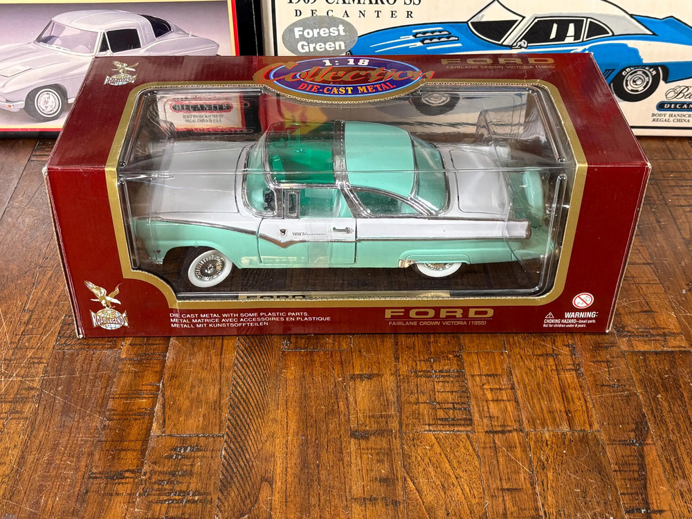 Vintage Road Legends Diecast 1:18 Scale 1955 Blue Ford Fairlane Crown Victoria